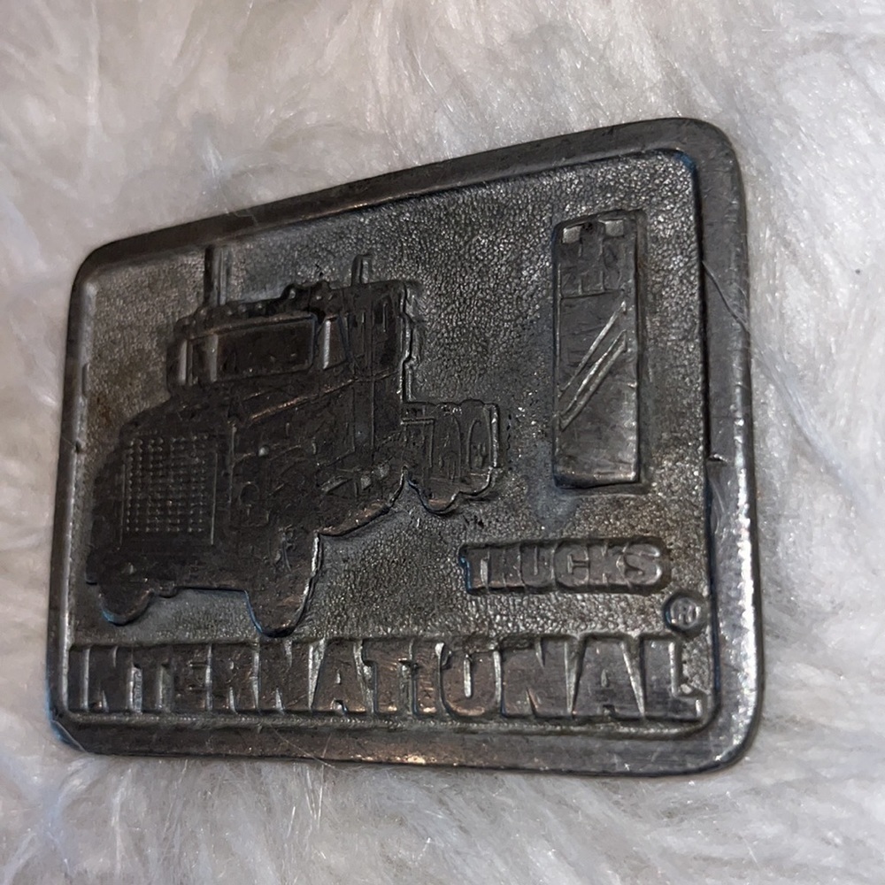 Solid pewter international truck trucking belt buckle vintage - Picture 3 of 5